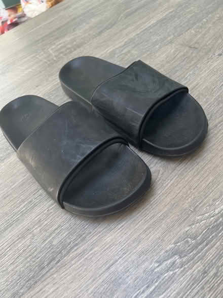 Photo of free Women’s Black Pool Slides. Size 40/41. (Southsea PO4) #1