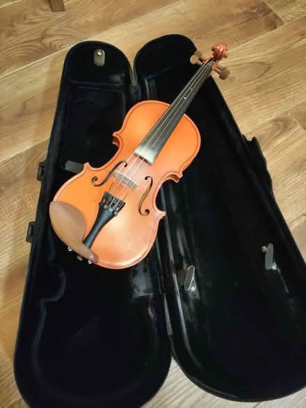 Photo of free 1/2 size violin with case (En5 2ju) #1