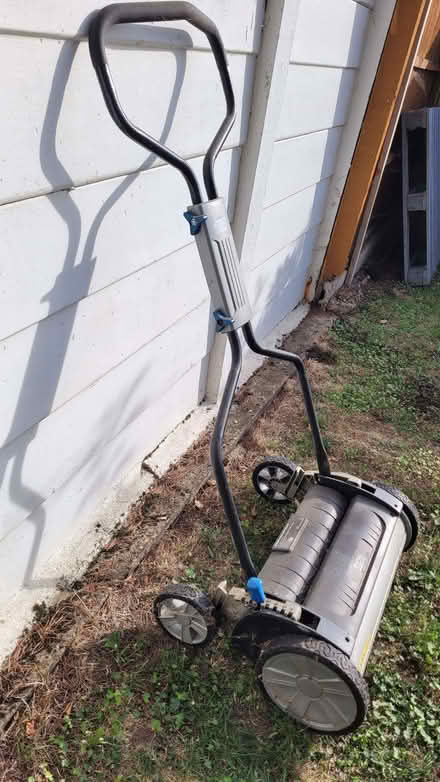 Photo of free Manual lawn mower (Orchard Park CB24) #1