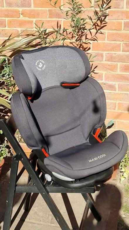 Photo of free Maxi-Cosi Car Seat (Weybridge - Oatlands KT13) #1