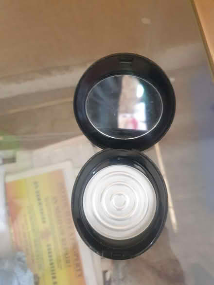 Photo of free empty compact (make up) (Sandon CM2) #1