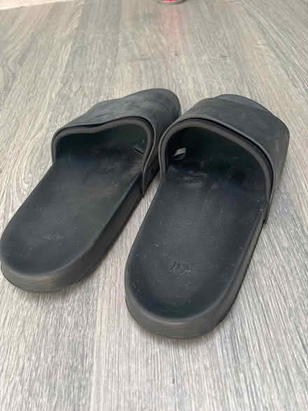 Photo of free Women’s Black Pool Slides. Size 40/41. (Southsea PO4) #2