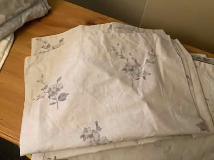 Photo of free Kingsize Duvet Set with four pillowcases (Leighton Buzzard LU7) #4