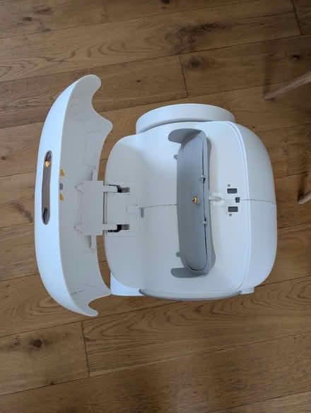 Photo of free Automatic cat litter tray (NW6 1DZ) #2