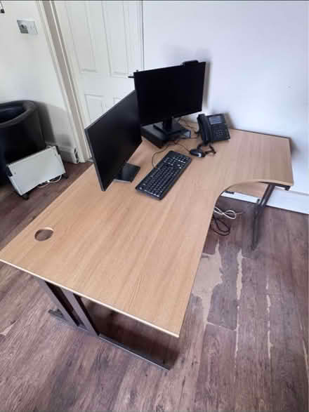 Photo of free Large corner desk (Wimbledon KT1) #2