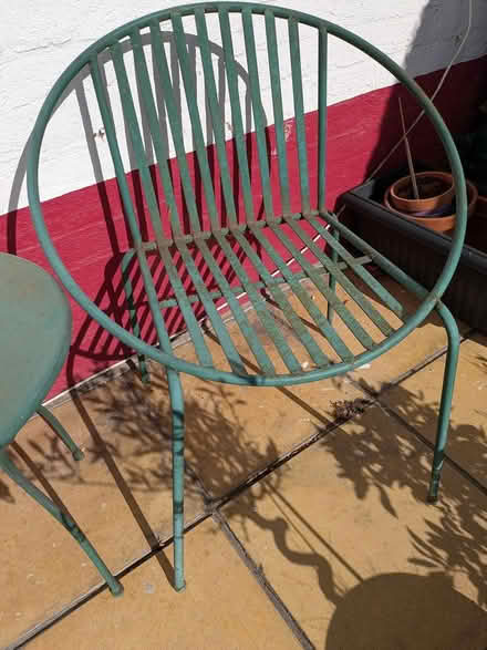 Photo of free Metal patio set - needs some paint (W5) #2