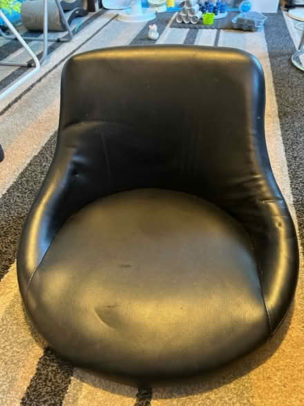 Photo of free kitchen stool seat (Jennetts park RG12) #1