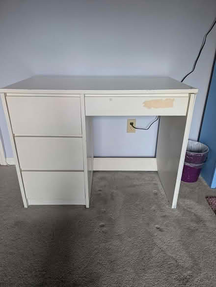 Photo of free Kid's desk (Cupertino/Saratoga border) #1