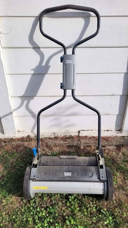 Photo of free Manual lawn mower (Orchard Park CB24) #4