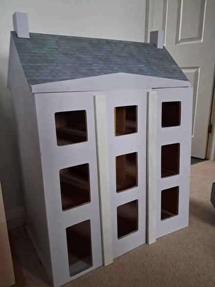 Photo of free Wooden dolls house 1/12 scale (Hemel Hempstead HP1) #1