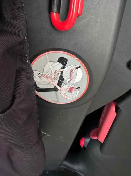 Photo of free Maxi cosi car seat (Chessington KT9) #4