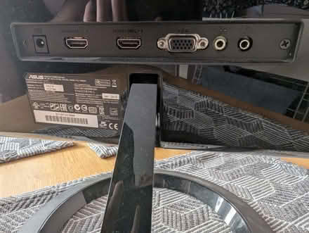 Photo of free 27inch 1920x1080 monitor (Putney SW15) #2