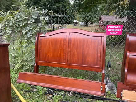 Photo of free Curb alert:cherrywood beds (Lake Mohegan, NY) #2