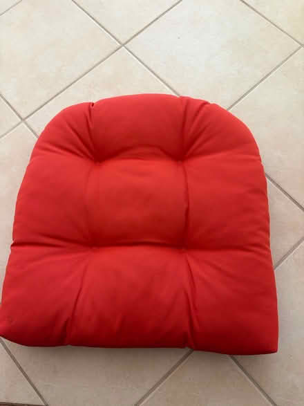 Photo of free Chair cushion, like new (Dobbs Ferry NY) #1