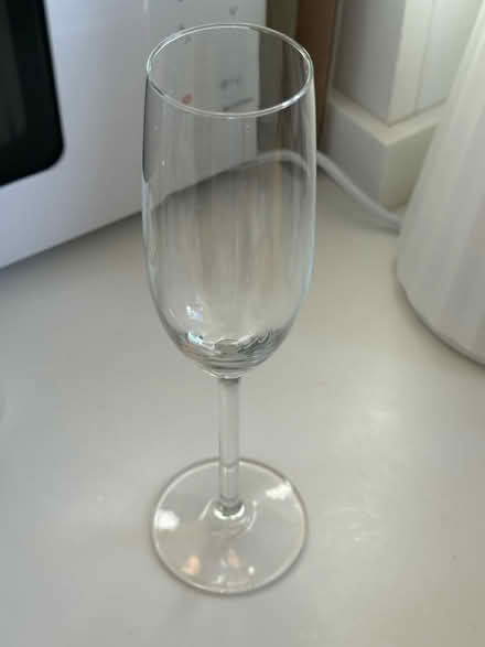 Photo of free 8 champagne flutes in small box (Peckham SE15) #1