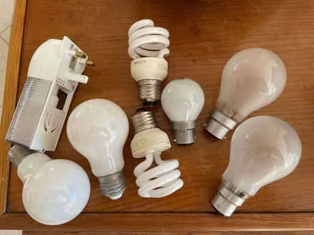 Photo of free A collection of working light bulbs + one night light (The Highlands TN39) #1