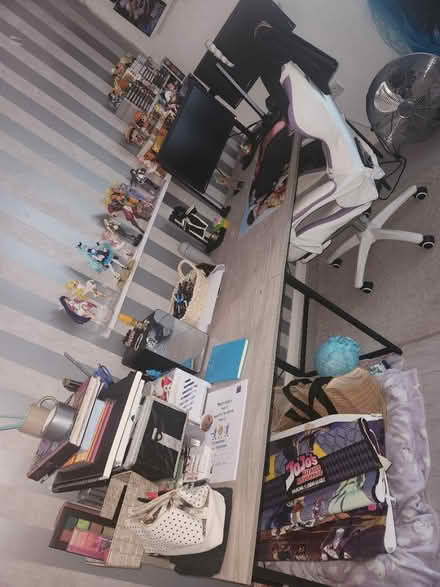 Photo of free computer/art desk (Pendlebury M27) #1