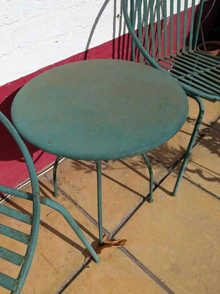 Photo of free Metal patio set - needs some paint (W5) #4