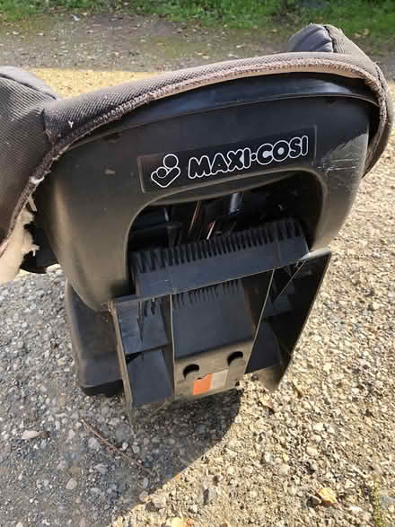 Photo of free Maxi cosi Toddler car seat (Powick WR2) #3