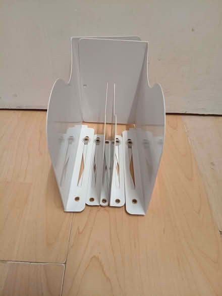 Photo of free adjustable white metal shelf, book support (Boscombe BH5) #3