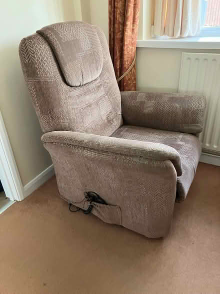 Photo of free Electric rise-recliner Armchair (Allestree DE22) #1