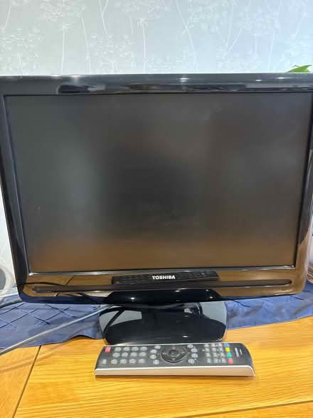 Photo of free Toshiba 18” TV for parts (Northolt UB5) #1