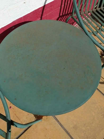 Photo of free Metal patio set - needs some paint (W5) #3
