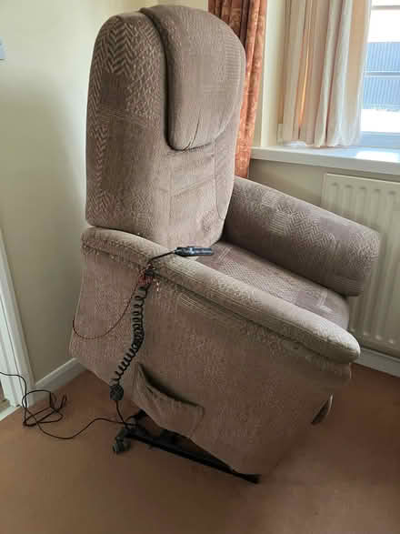 Photo of free Electric rise-recliner Armchair (Allestree DE22) #3