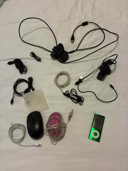 Photo of free Miscellaneous charging cables and computer mouse (Pilton EH5) #1