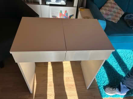 Photo of free White Dressing Table (Hook KT9) #1