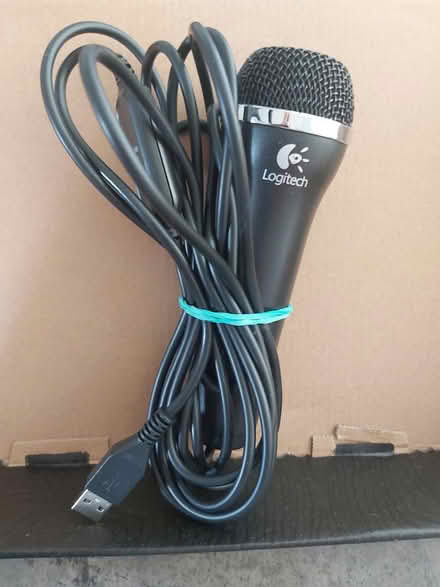 Photo of free x4 Microphones with leads (Falkland KY15) #1