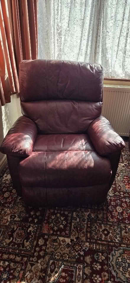Photo of free 3 seater electric reclining sofa and 2 arm chairs (Coney Hall BR4) #3