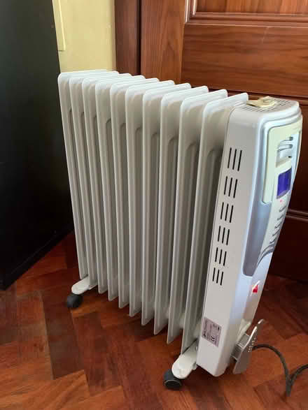 Photo of free Oil filled radiator - not working (West Finchley station N3) #4