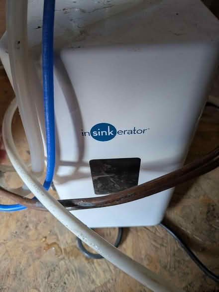 Photo of free sink/tap filter/hot water & incinerator (Earlsfield SW18) #4
