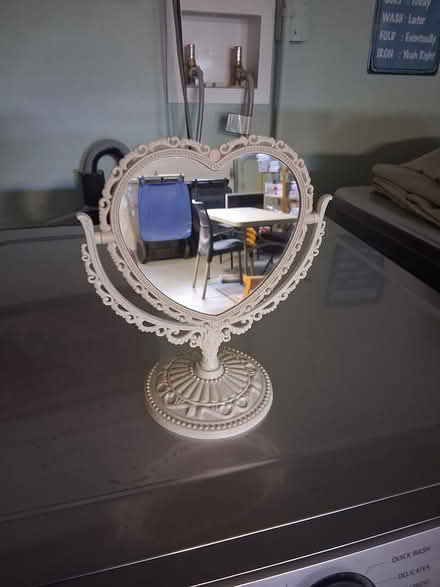 Photo of free Standing heart shaped mirror (Snell and Santa Teresa) #2