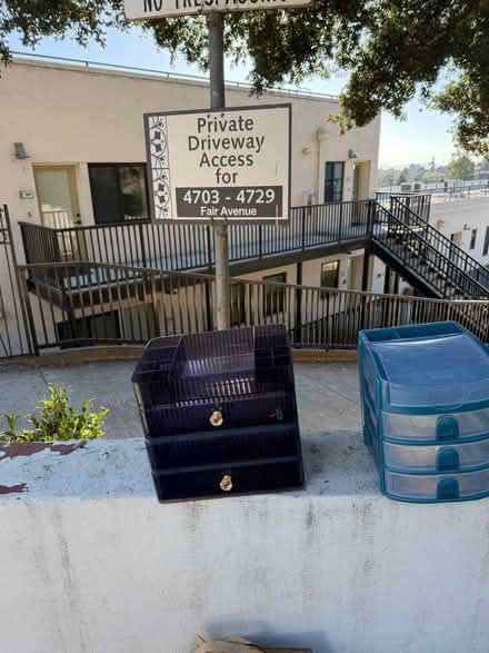 Photo of free CURB ALERT paper bags, organizers (Oakland, CA) #2