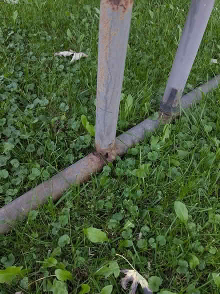 Photo of free picnic table on its last leg (SE Ann Arbor) #2