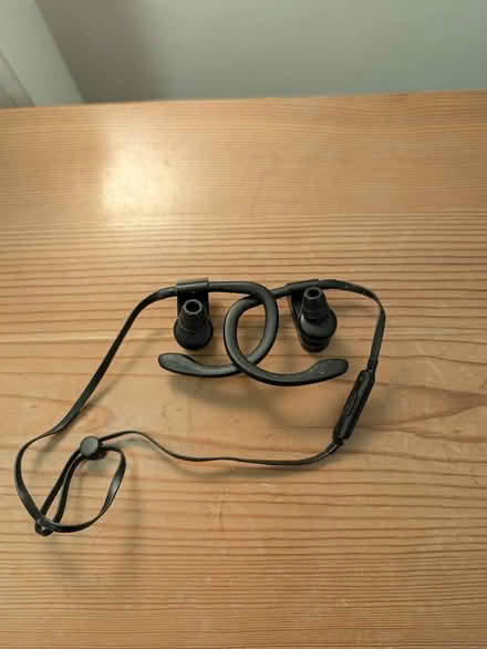 Photo of free wireless powerbeats 3 (St. Werburghs BS2) #1