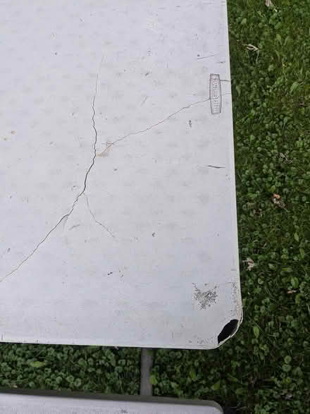 Photo of free picnic table on its last leg (SE Ann Arbor) #3