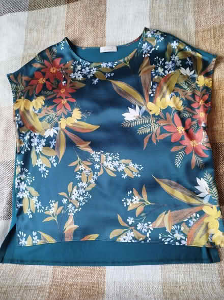 Photo of free Womens tops x 4 (Jericho BL9) #4