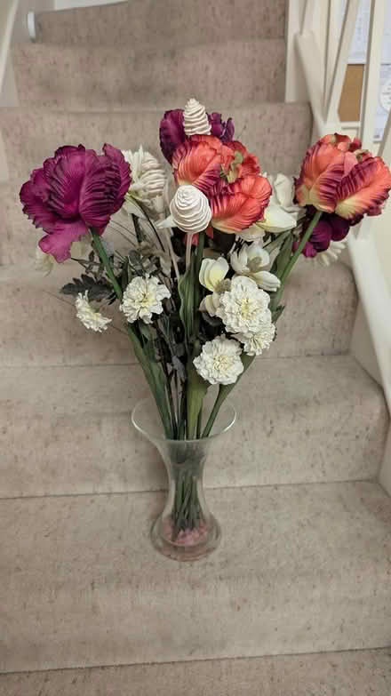 Photo of free Dried flower arrangement and vase (Silverhill park TN34 2) #1