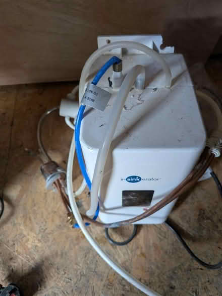 Photo of free sink/tap filter/hot water & incinerator (Earlsfield SW18) #2