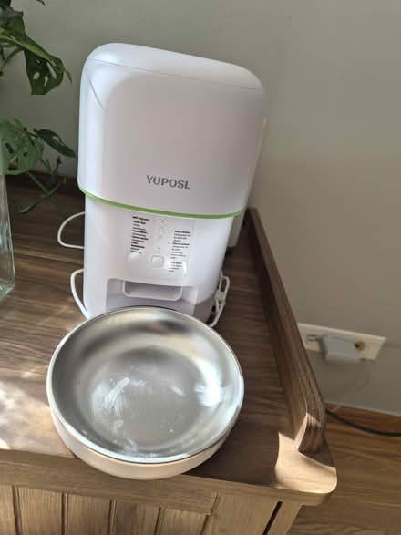Photo of free automatic feeder (lakeview east) #1