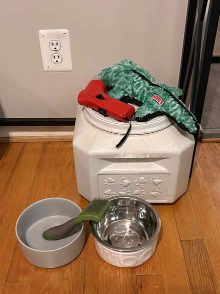 Photo of free Dog Supplies (North Springfield) #1
