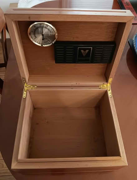 Photo of free La Finca cigar humidor (Falls Church) #1