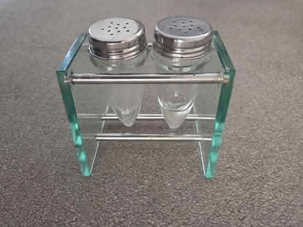 Photo of free Salt and pepper shaker (HG2) #1