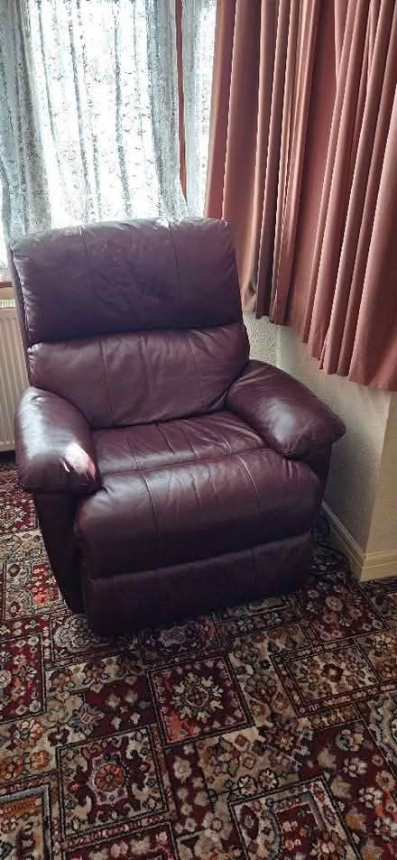 Photo of free 3 seater electric reclining sofa and 2 arm chairs (Coney Hall BR4) #4