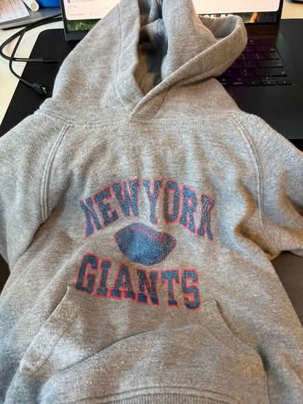 Photo of free Great kids giants sweatshirt//size6 (Scarsdale) #1