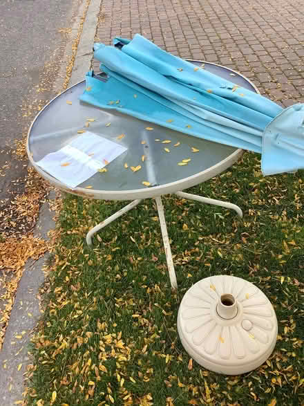 Photo of free Patio set (Off Stoneway near Woodroffe) #1