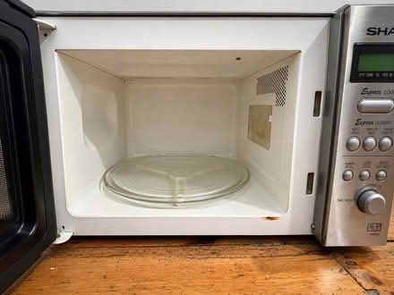 Photo of free Sharp R‐24ST microwave (kensal rise NW10) #2